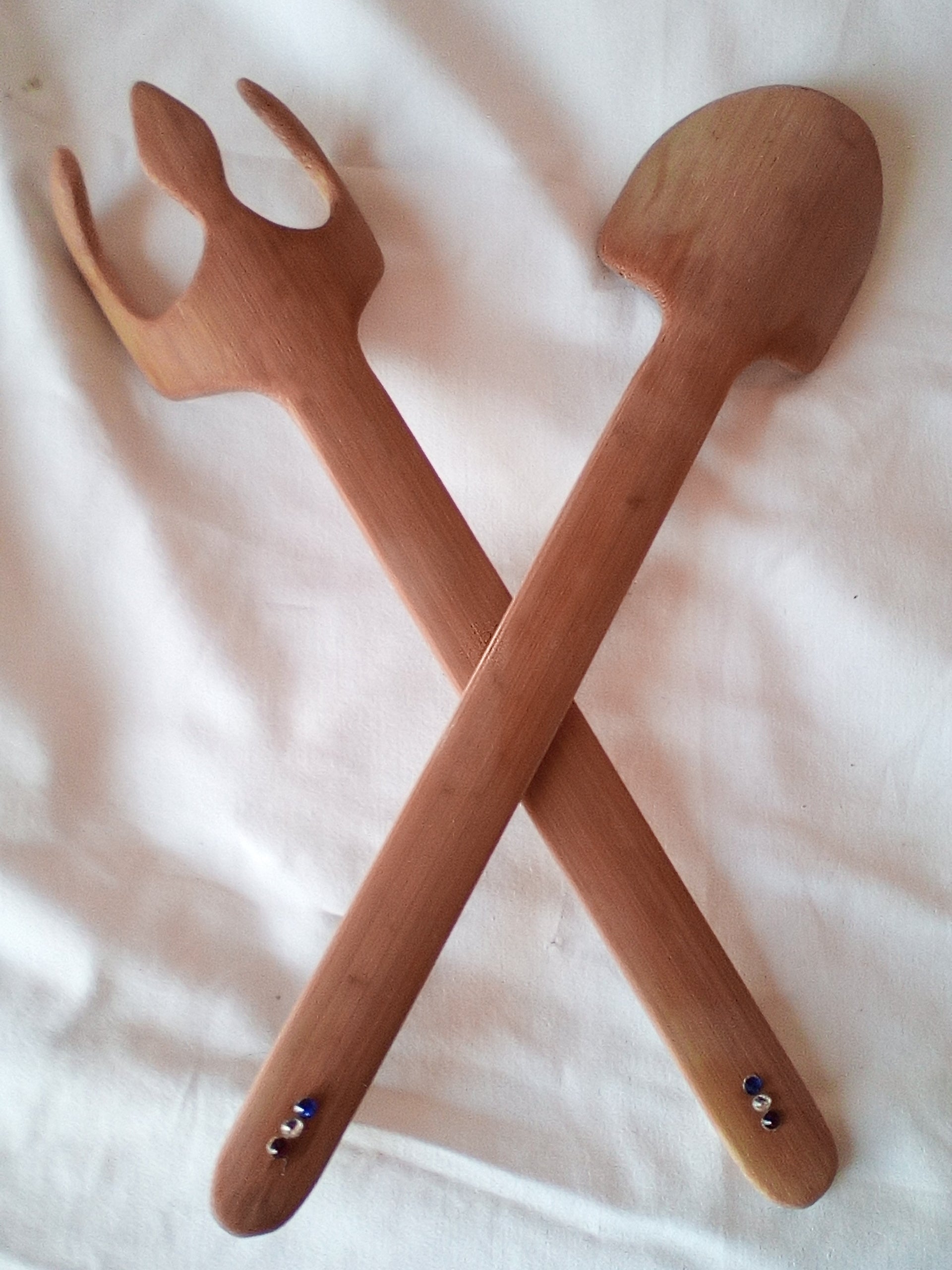 Couerts à salade en bambou artisanaux de 28 cm, pelés, estampillés d'une croix