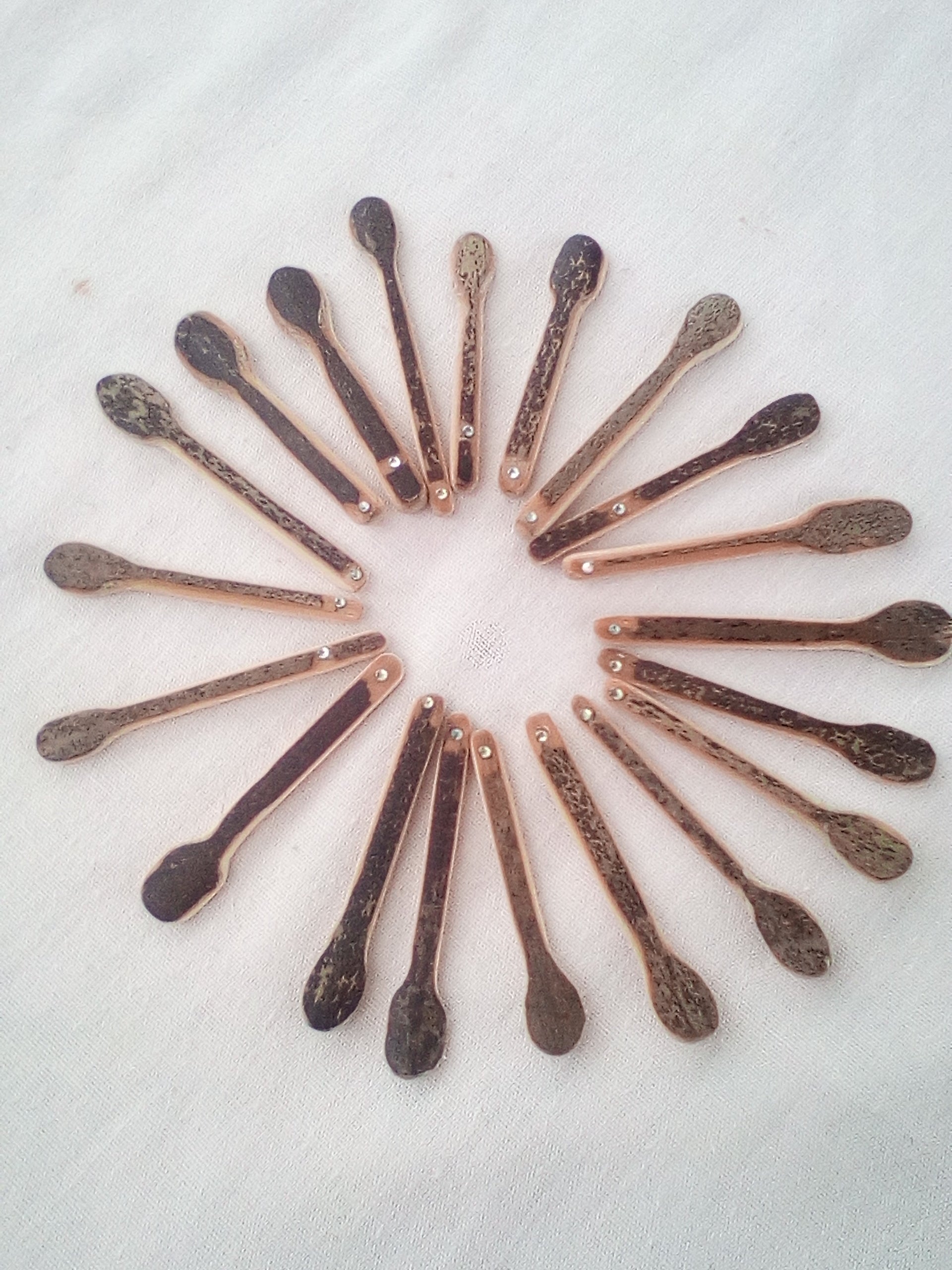 Cuillère à maquillage en bambou noir 5-6 cm 1 strass blanc