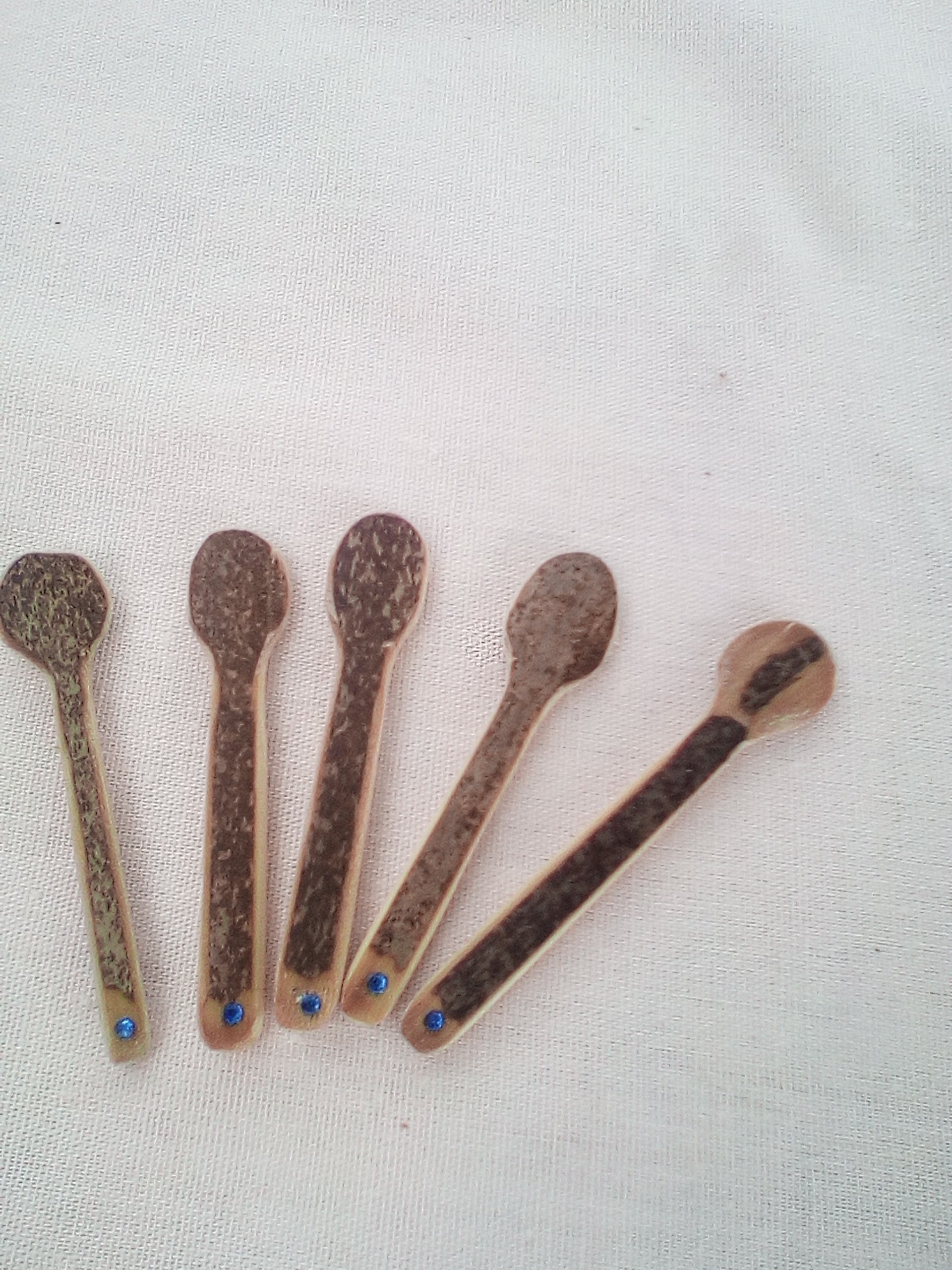 cuillere à maquillage en bambou noir 1 strass bleu