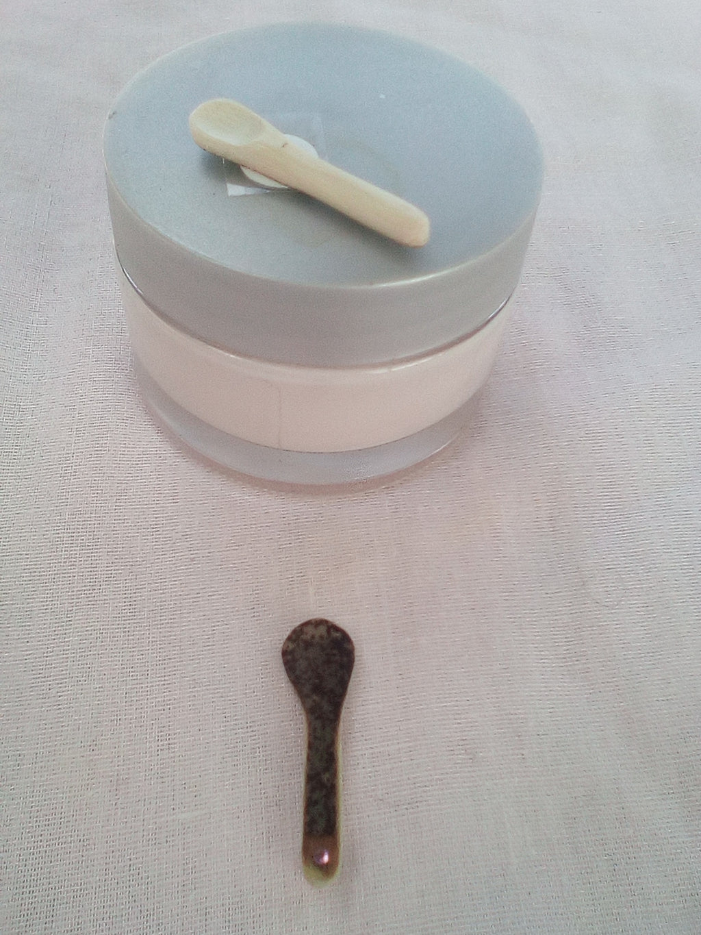 cuillere a maquillage artisanale en bambou noir + strass de 3 cm