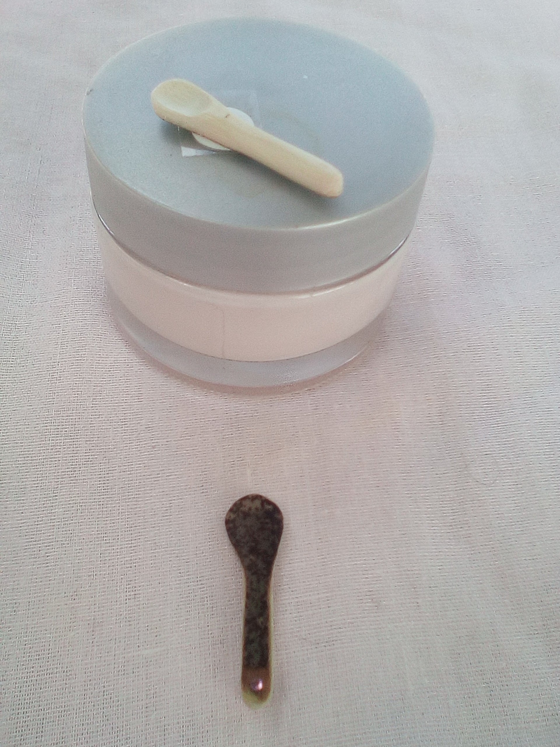 cuillere a maquillage artisanale en bambou noir + strass de 3 cm