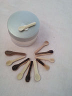 cuillere a maquillage artisanale en bambou noir naturelle de 3 cm