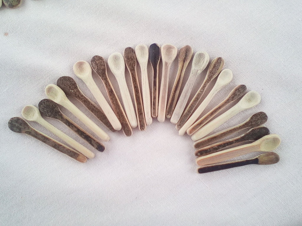 Cuillère à maquillage artisanale en bambou noir,naturelle de 4-cm fine