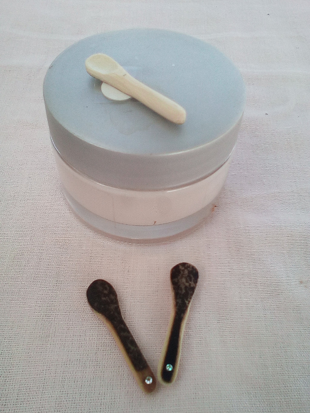 cuillère à maquillage artisanale en bambou noir+ srtass vert de 3 cm 