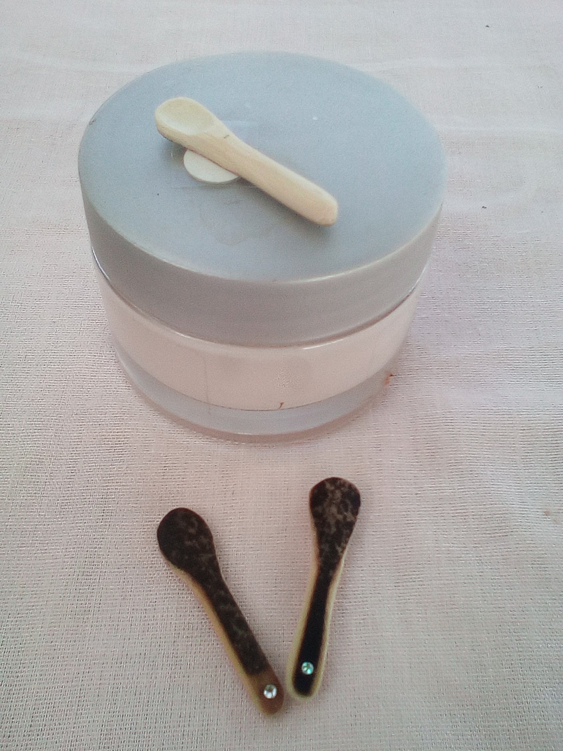 cuillère à maquillage artisanale en bambou noir+ srtass vert de 3 cm 