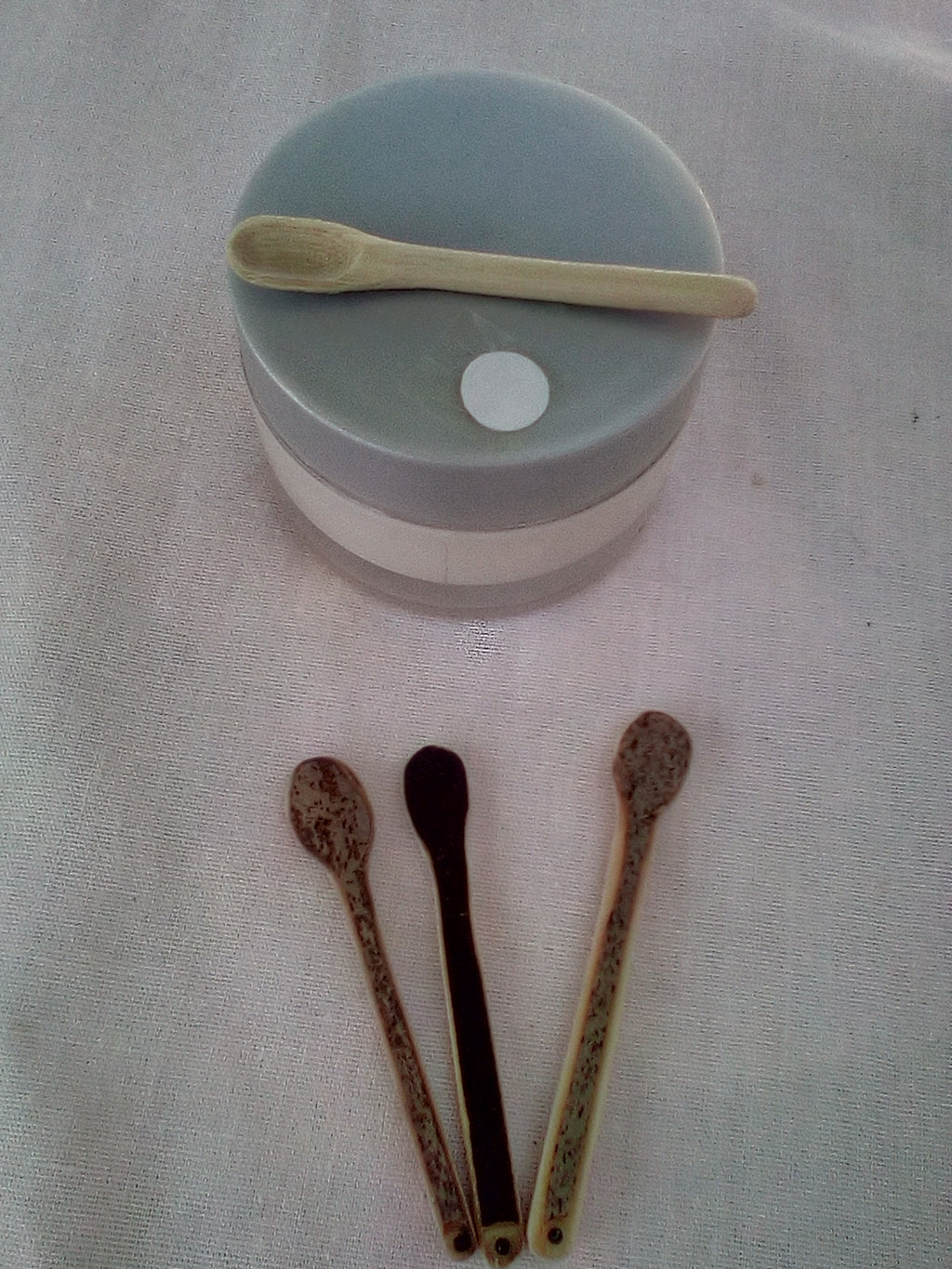 Cuillère à maquillage en bambou noir 6-7 cm strass noir