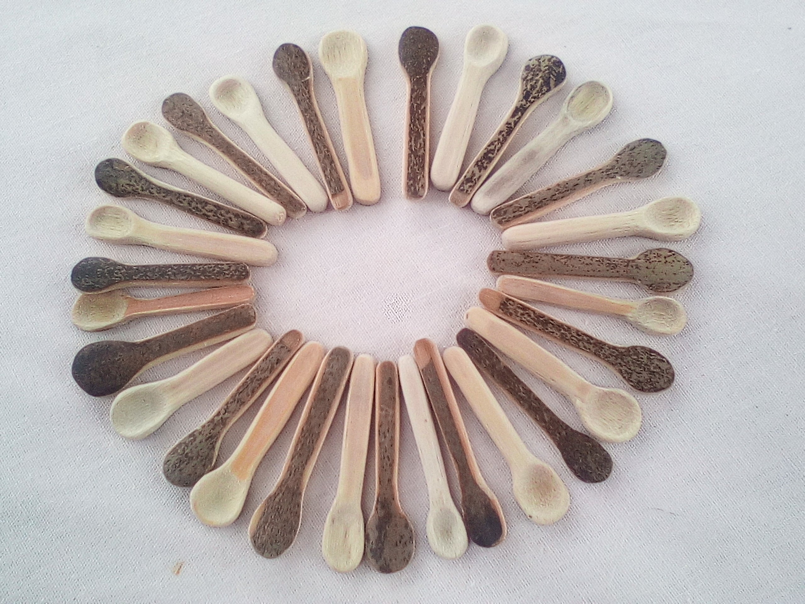 cuillere a maquillage en bambou naturel 4-5 cm tête moyene