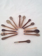 Cuillère à maquillage en bambou noir 5-6 cm artisanale 1 strass bleu