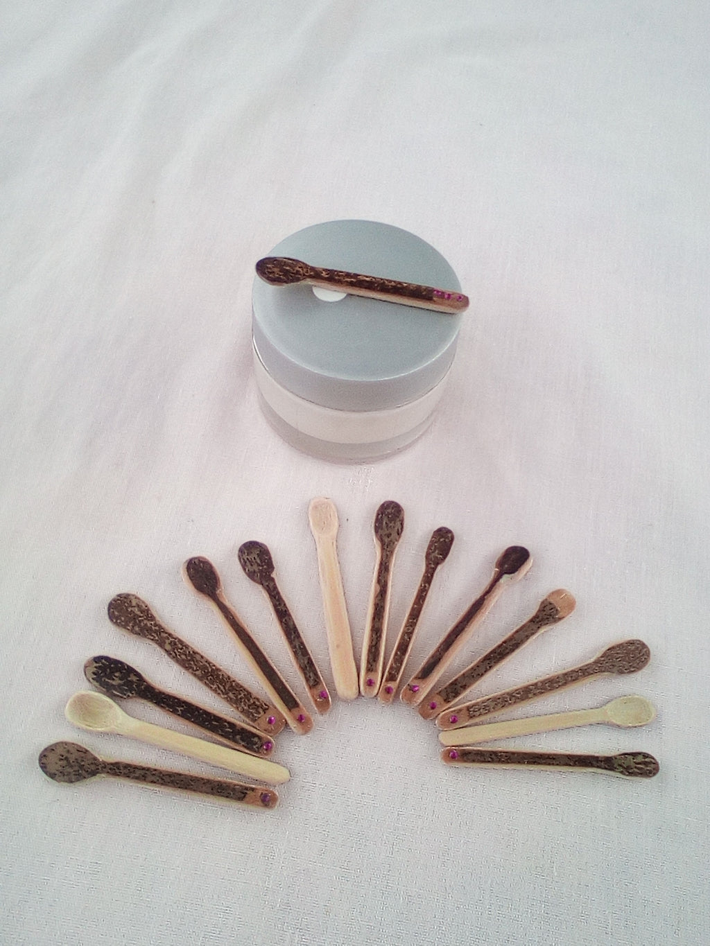 cuillère à maquillage en bambou noir 5-6 cm artisanale 1 strass rose