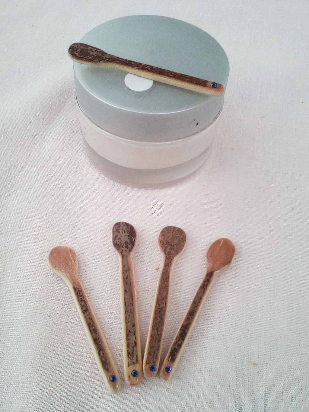 cuillère à maquillage en bambou noir 5-6 cm 1 strass bleue artisanale