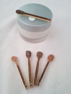 cuillère à maquillage en bambou noir 5-6 cm 1 strass bleue artisanale