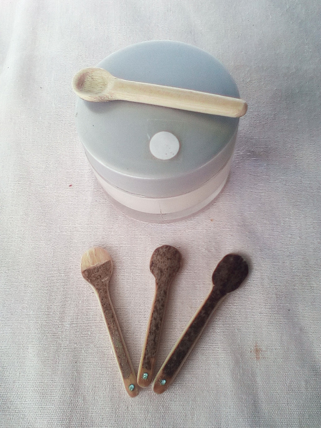 cuillère à maquillage en bambou noir 5-6 cm strass vert