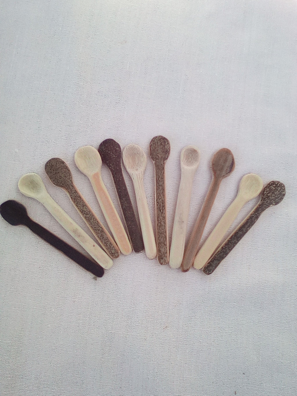 Cuillère à maquillage en bambou noir 6-7 cm naturelle