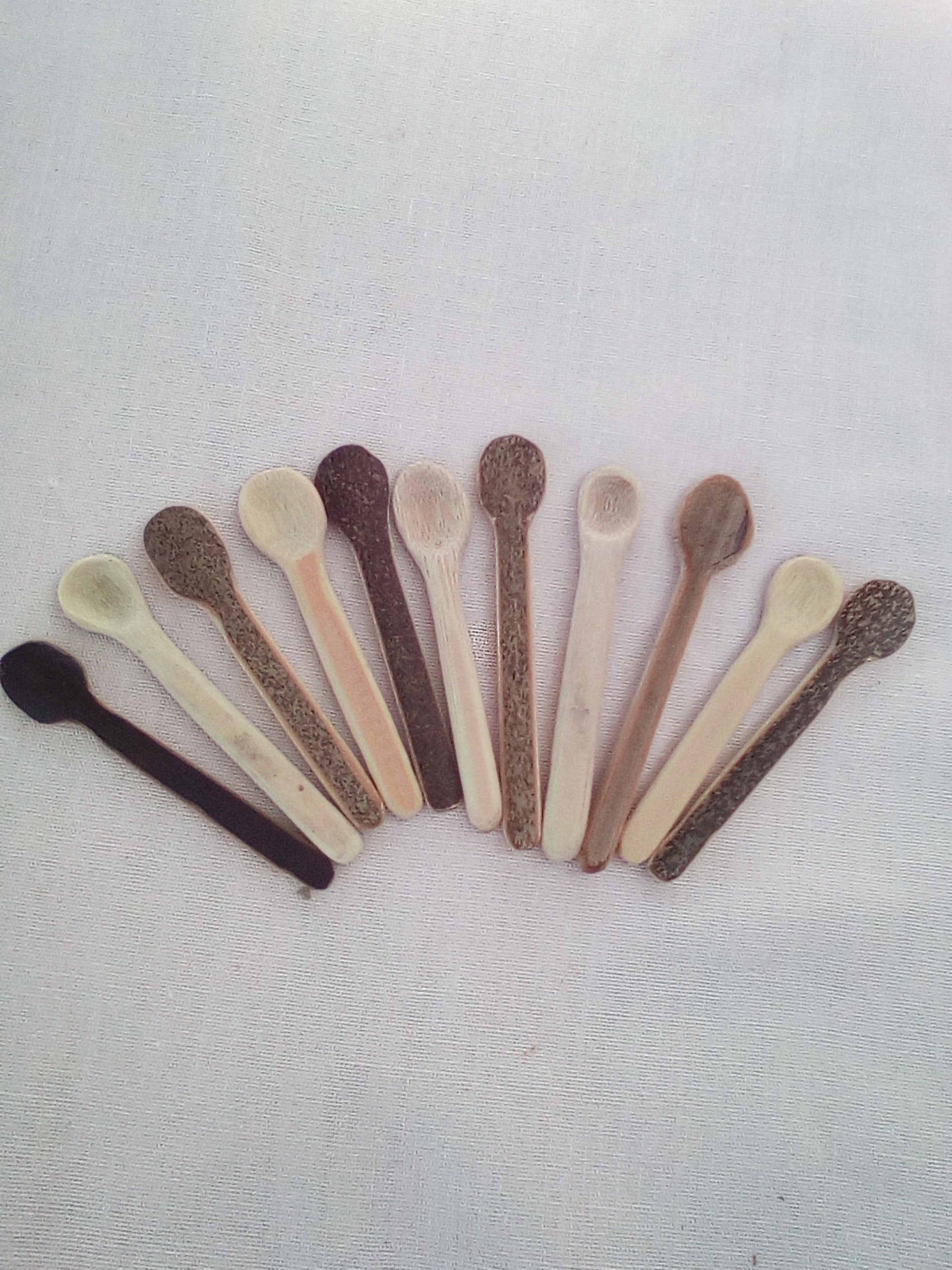 Cuillère à maquillage en bambou noir 6-7 cm naturelle