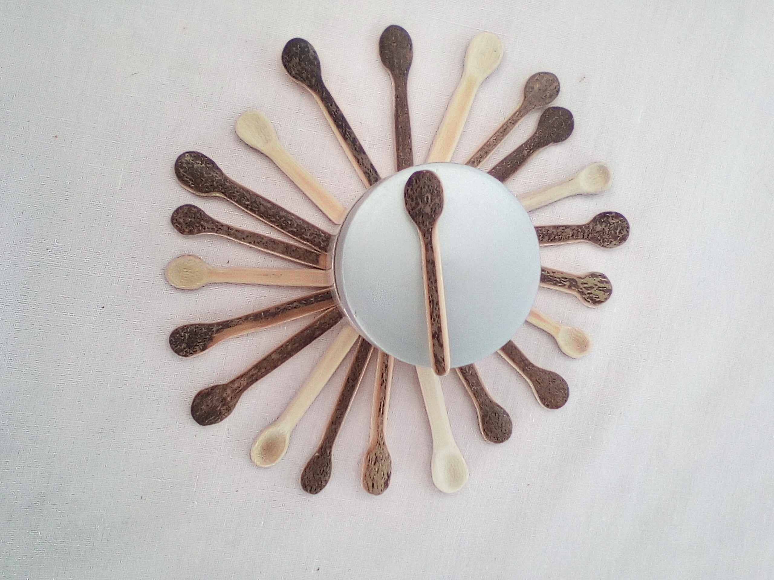 Cuillère à maquillage en bambou noir 6-7 cm naurelle