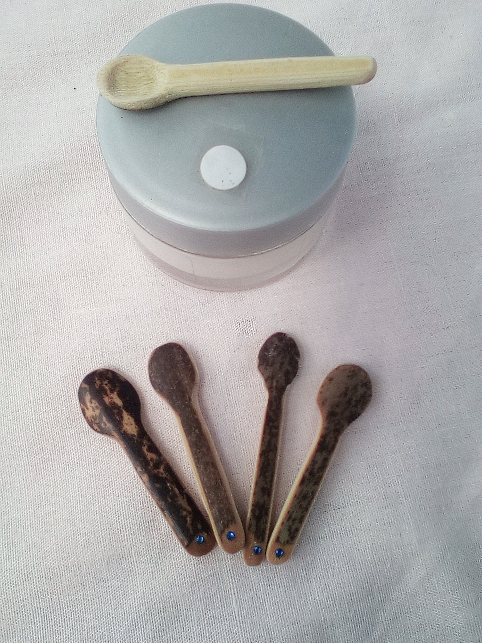 cuillère à maquillage en bambou noir 5-6 cm strass bleu