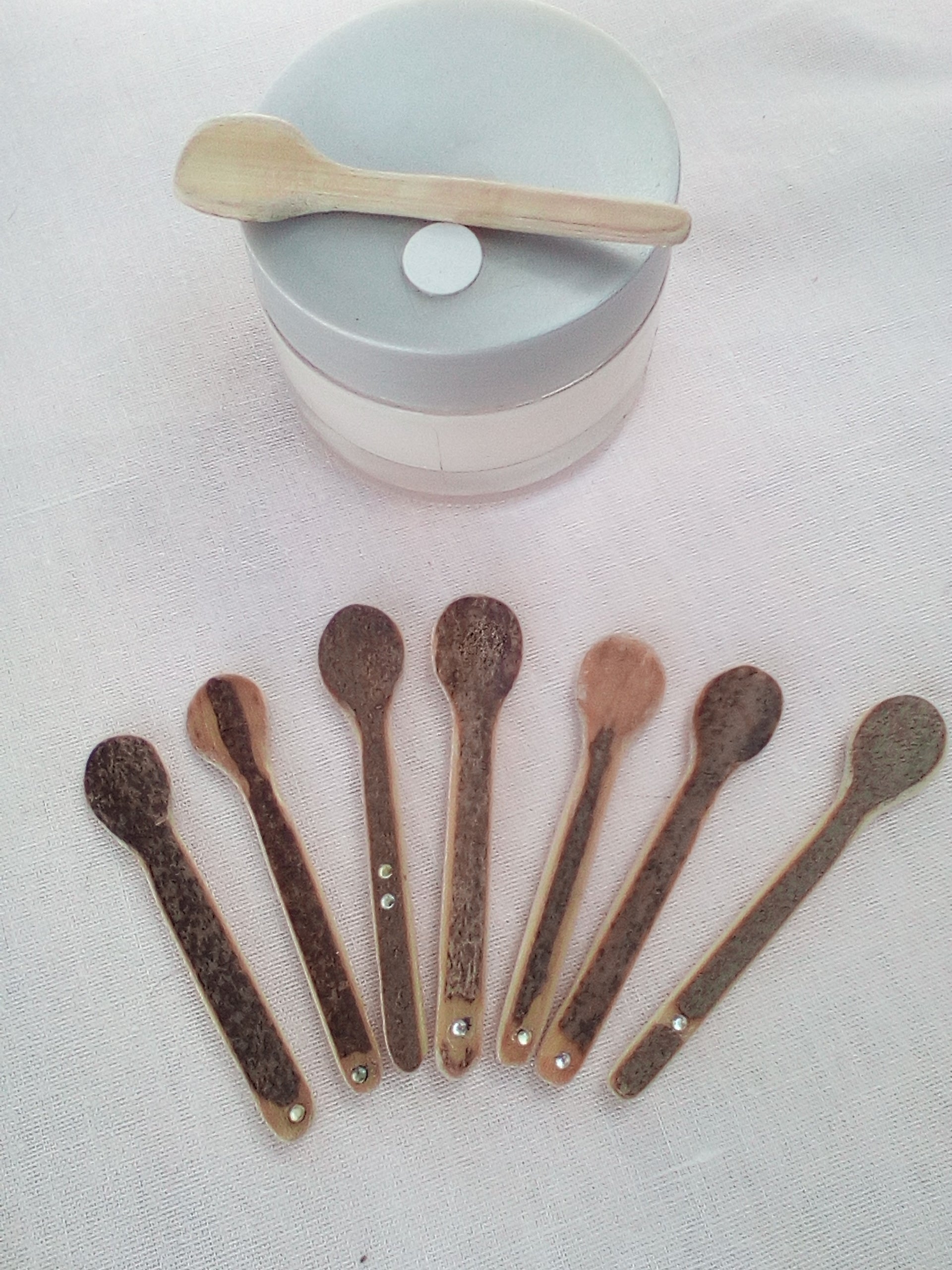 Cuillère à maquillage en bambou noir strass blanc 6-7 cm