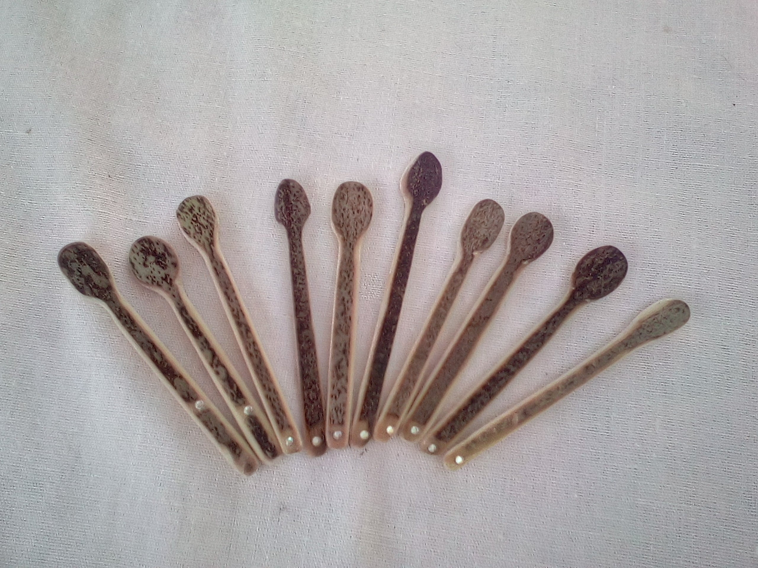 Cuillère à maquillage en bambou noir 6-7 cm strass blanc