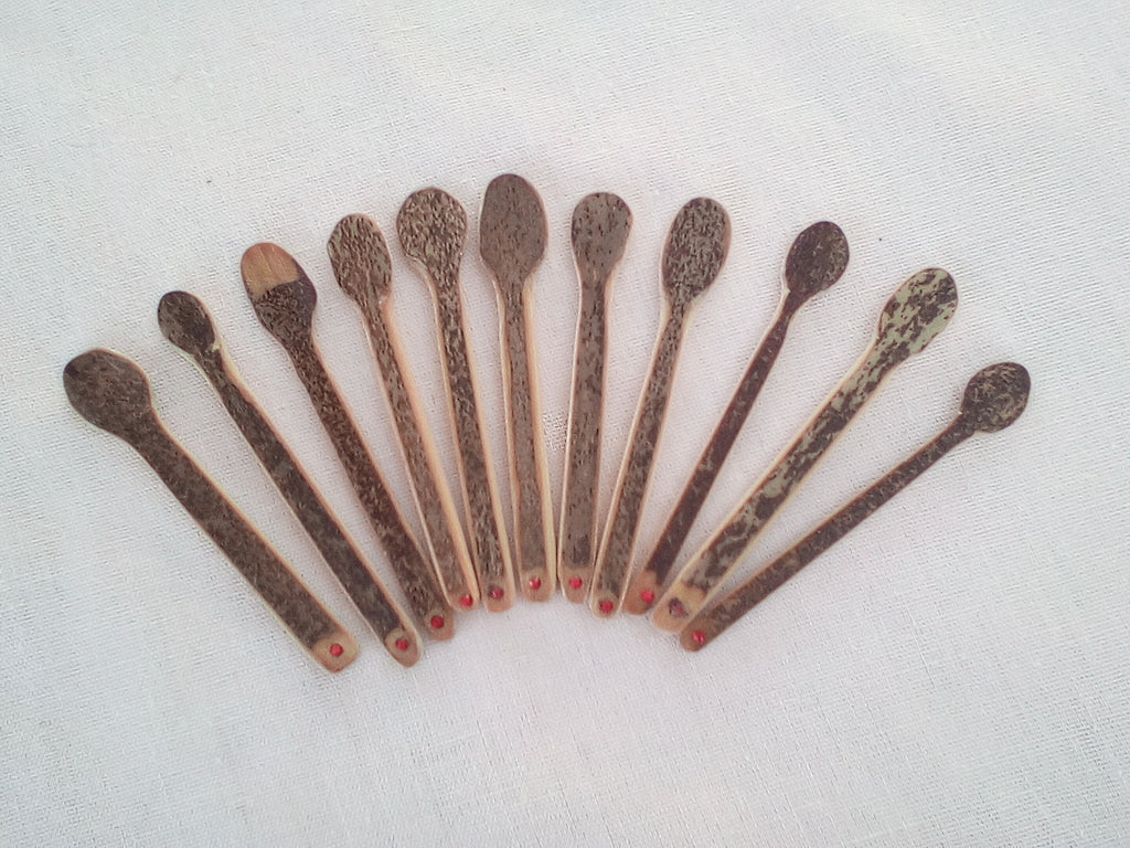 Cuillère à maquillage en bambou noir 6-7 cm strass rouge