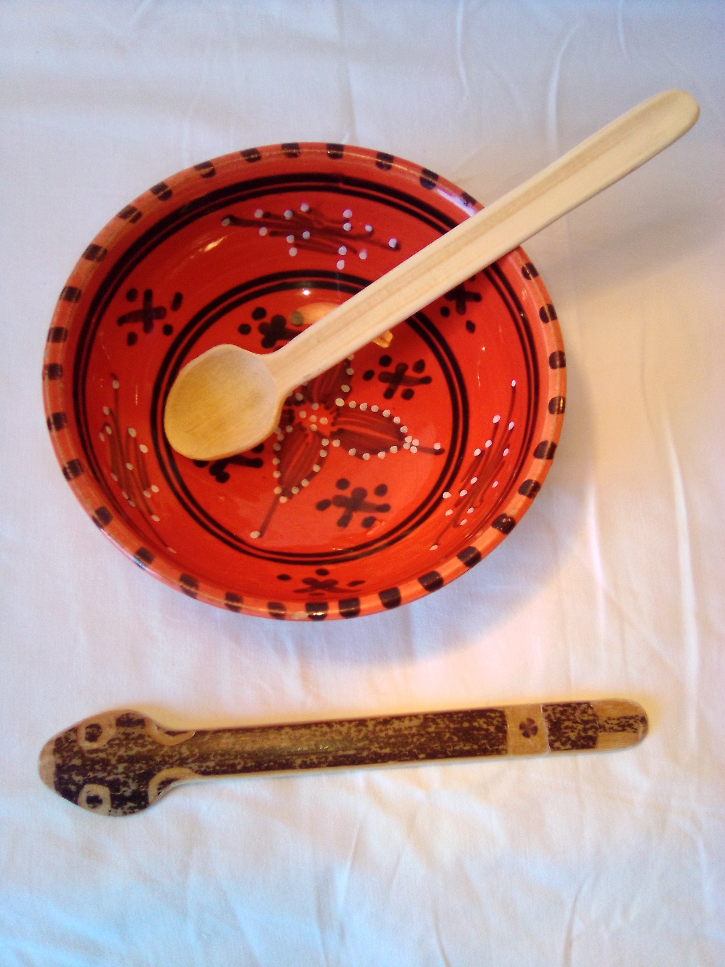 Cuillère à soupe en bambou noir artisanale de 19 cm, dessin poisson, estampillée d'une croix