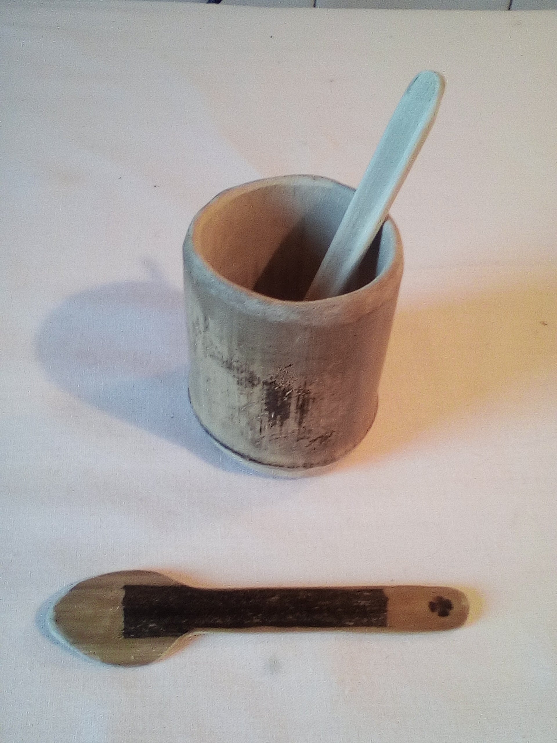 Grosse petite cuillère de 11 cm en bambou noir et son estampille