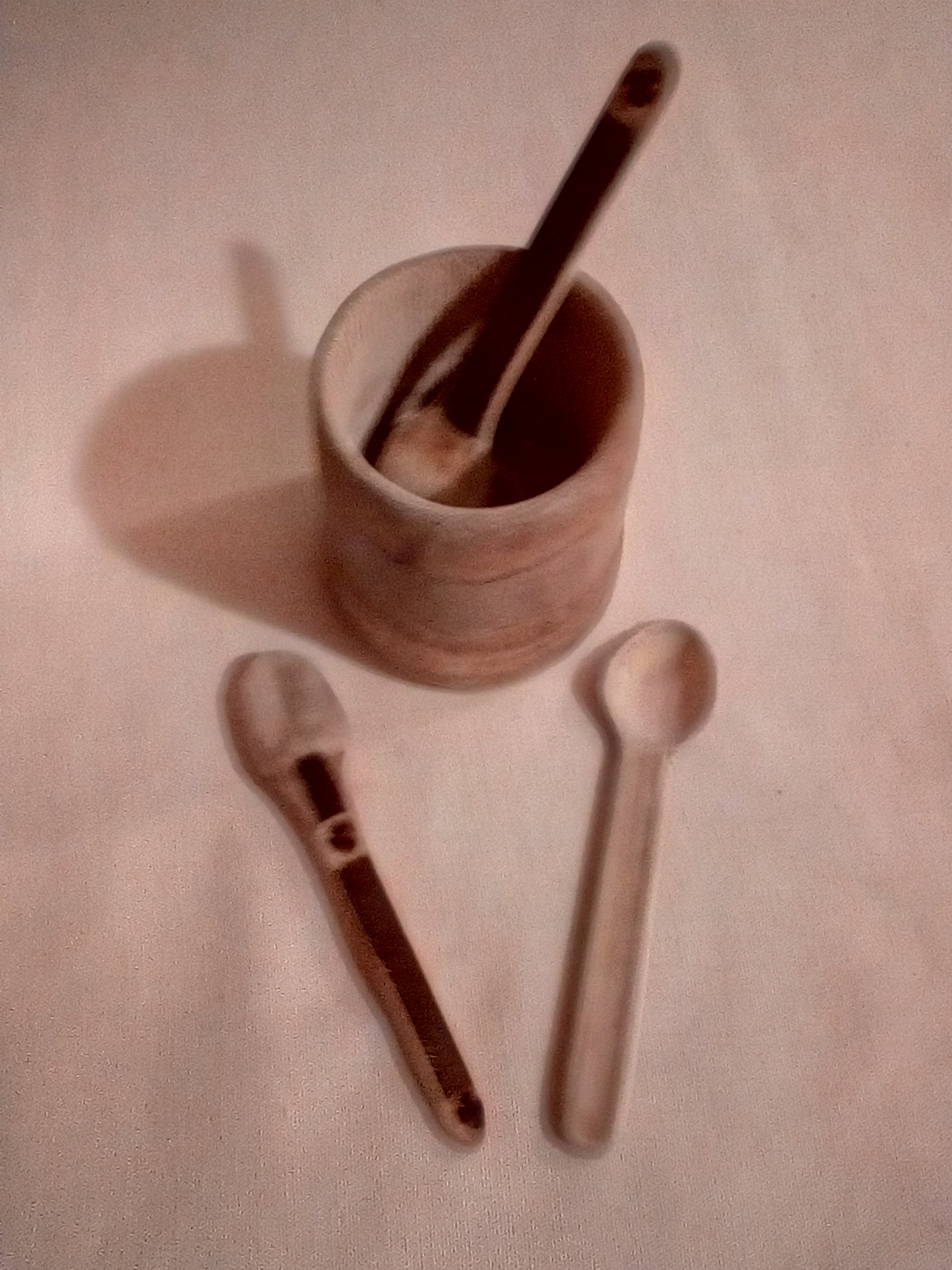 Cuillère en bambou noir artisanale  9-10 cm estampillée croix tête noeud pelé