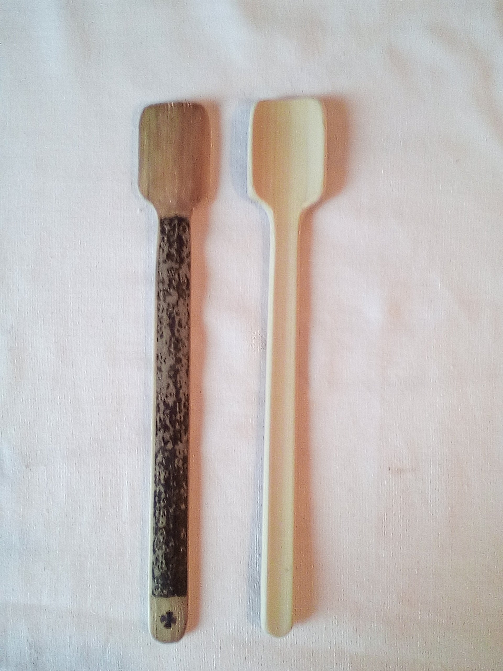 spatule en bambou noir artisanale 20 cm estampille et semi- pelée
