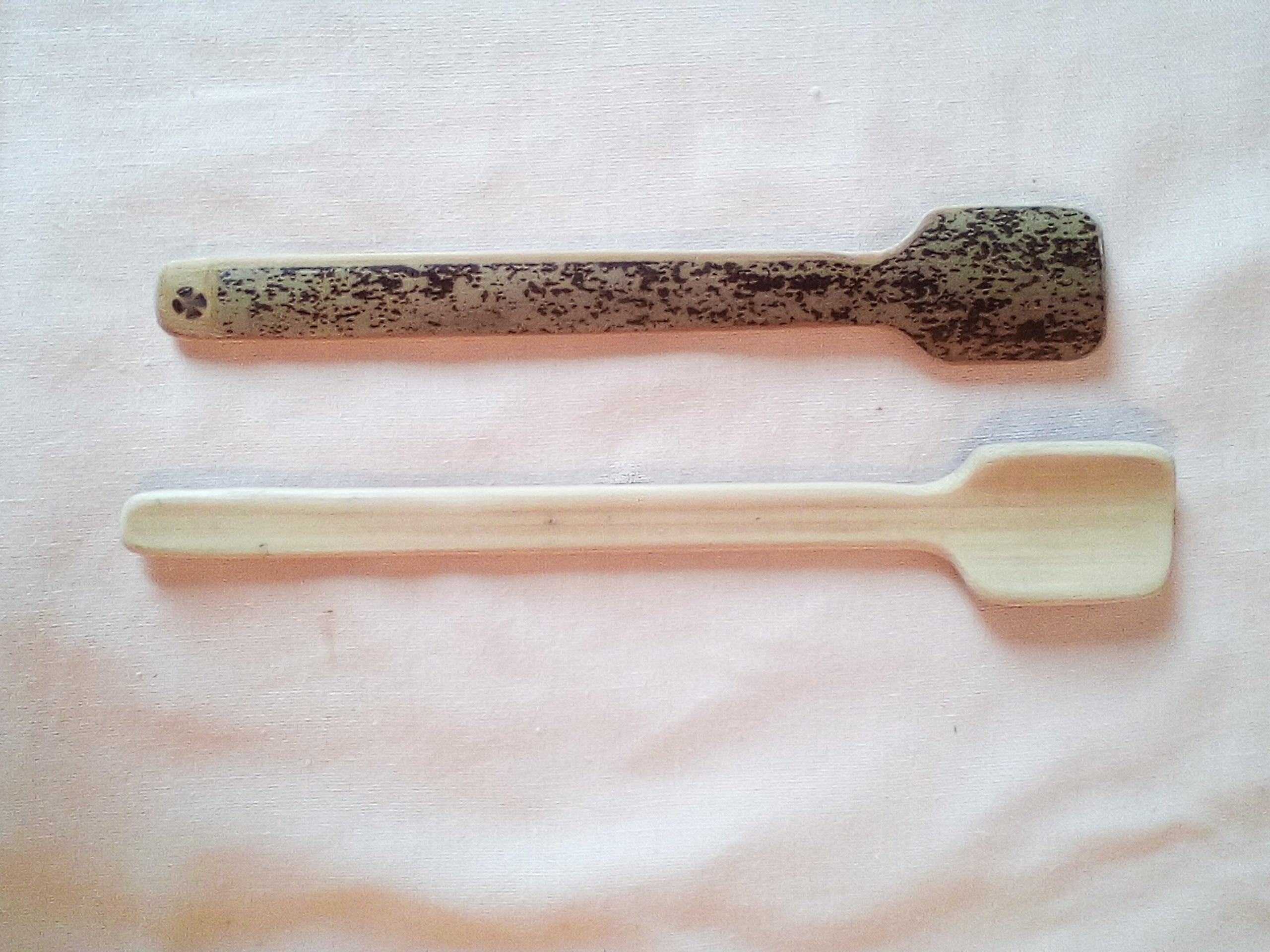 spatule en bambou noir artisanale 2 cm estampillee