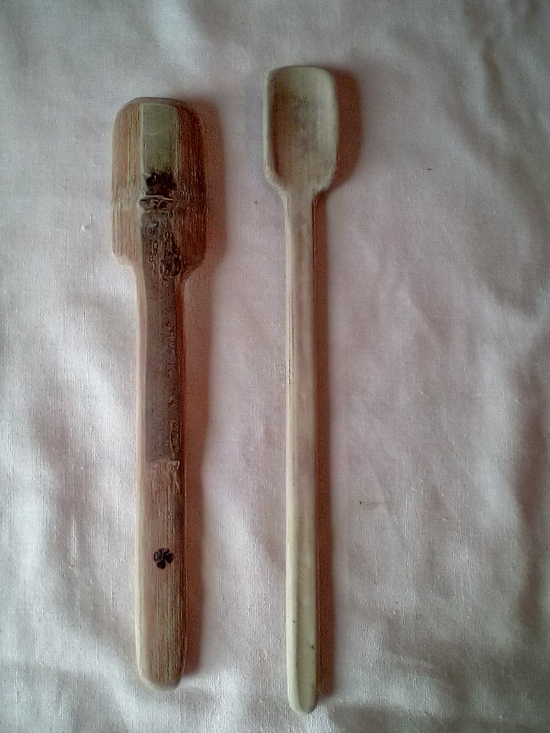 spatule epaisse en bambou vert artisanale de 20 cm estampillee