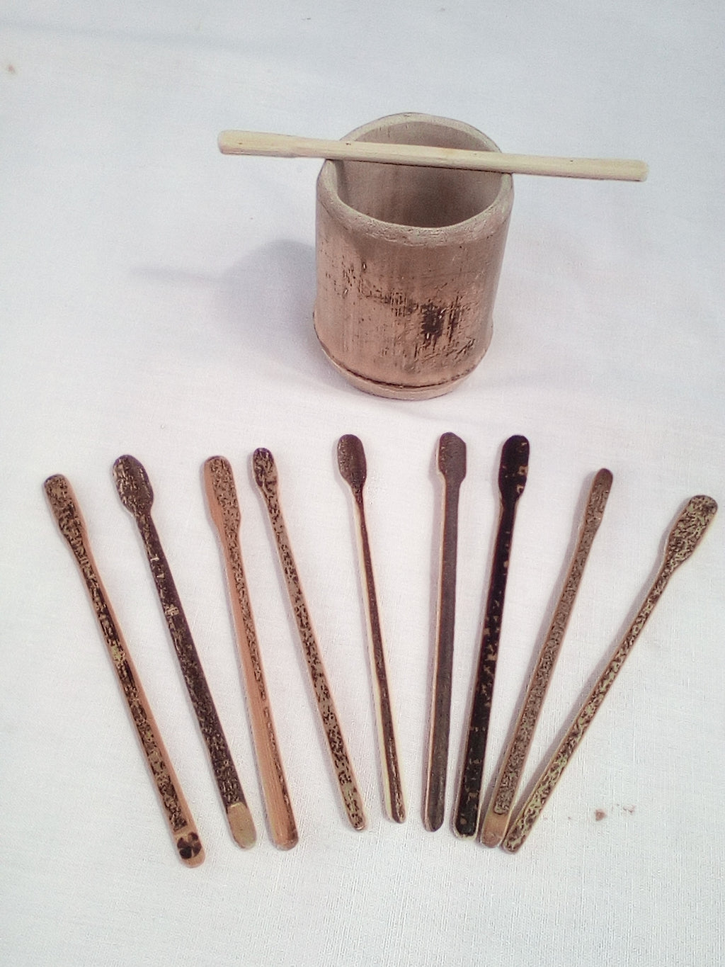 Touilleur en bambou noir artisanal 12-13 cm naturel à tête fine