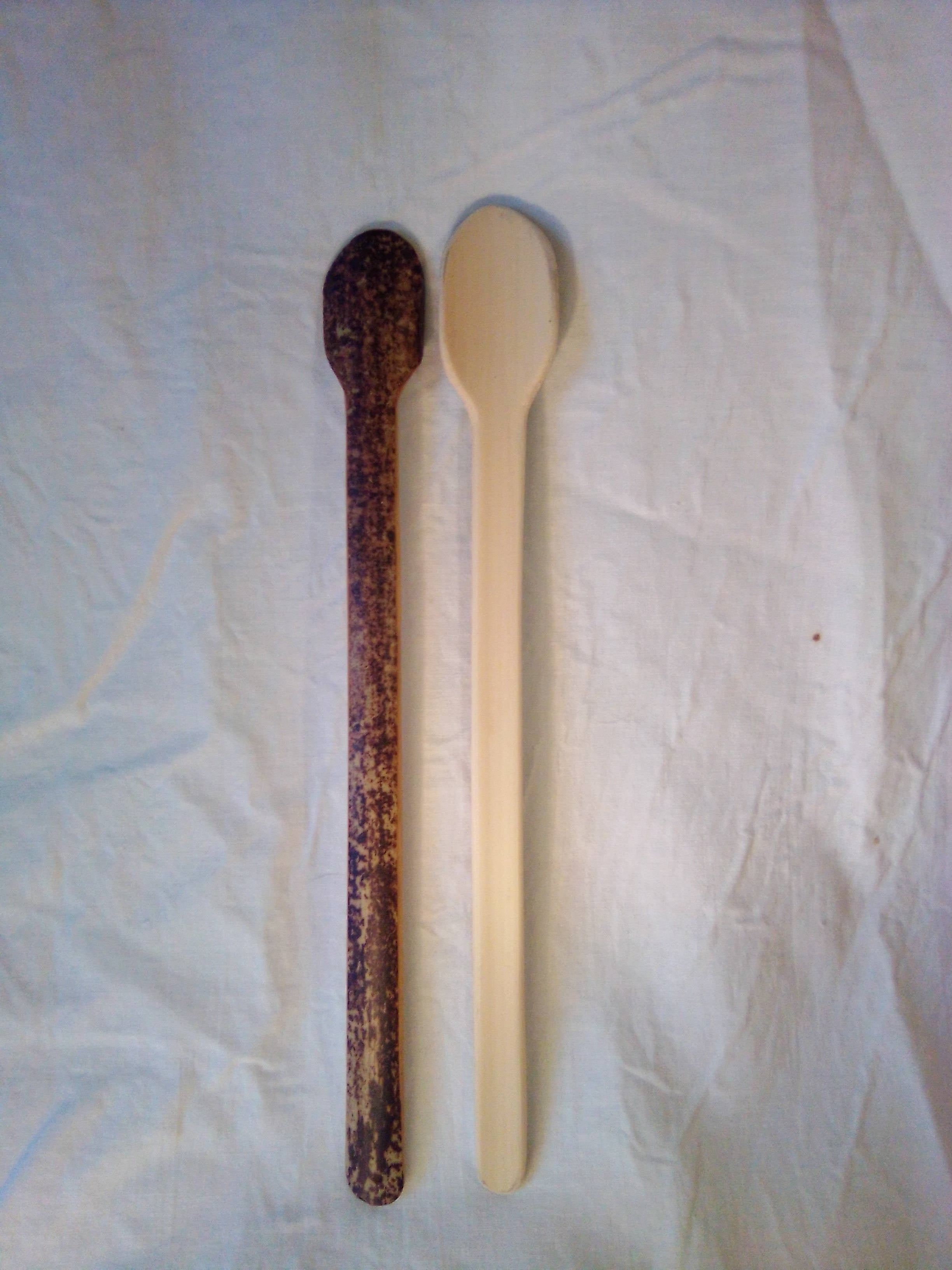 Très fine cuillère en bambou noir artisanale de 27 cm